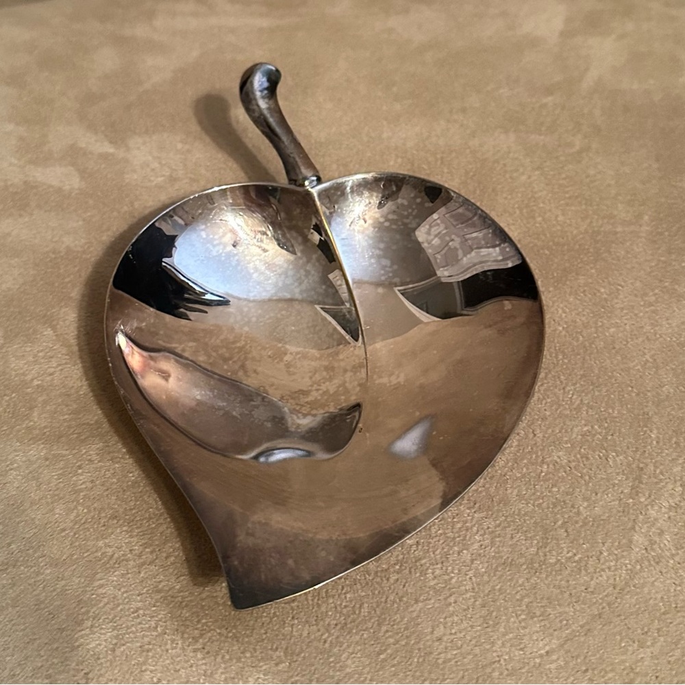Beautiful FB Rogers Silver Co Silverplate Footed Leaf-Shaped‎ Trinket Dish.